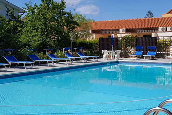 Piscina Hotel Lilly